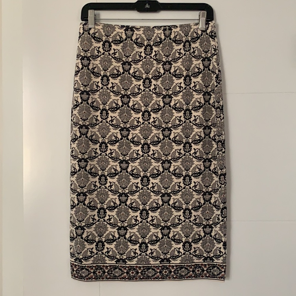 Max Studio stretchy pencil skirt